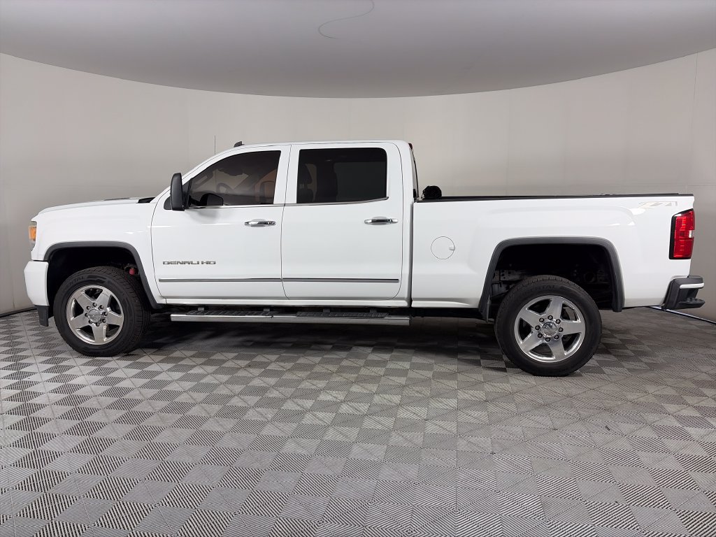 Used 2015 GMC Sierra 2500 Denali w/ Duramax Plus Package AWD/4WD image 4