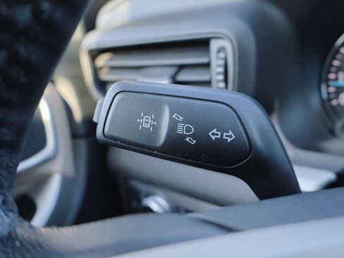 Certified 2022 Ford Explorer XLT w/ Equipment Group 202A image 18