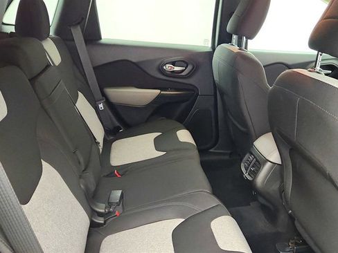 Used 2014 Jeep Cherokee Latitude AWD/4WD image 24