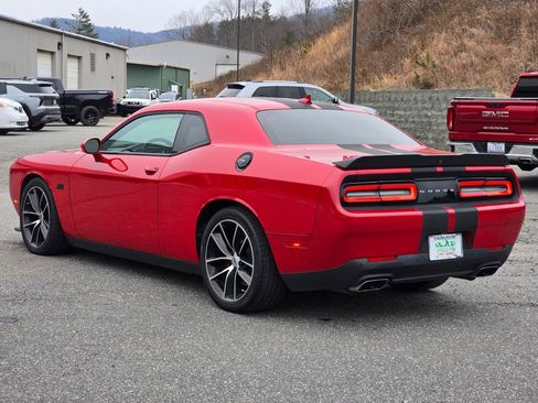 Used 2017 Dodge Challenger R/T Scat Pack w/ Leather Interior Group image 17