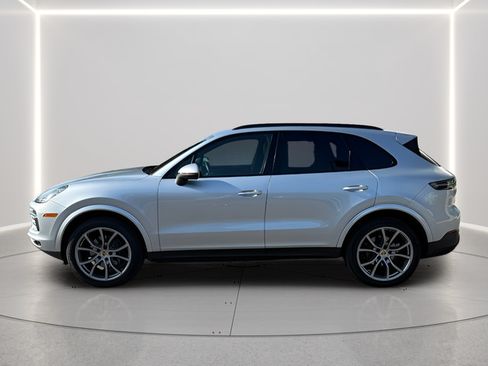 Used 2019 Porsche Cayenne AWD/4WD image 2