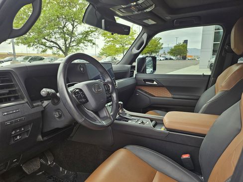 Used 2024 Lexus GX 550 w/ Accessory Package (31) AWD/4WD image 10