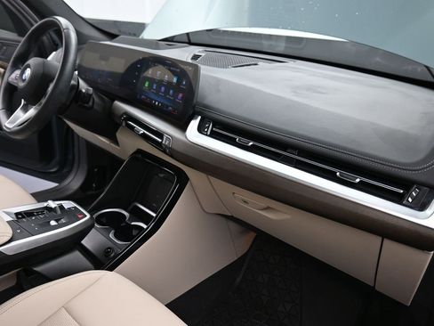 Used 2024 BMW X1 xDrive28i w/ Technology Package image 19