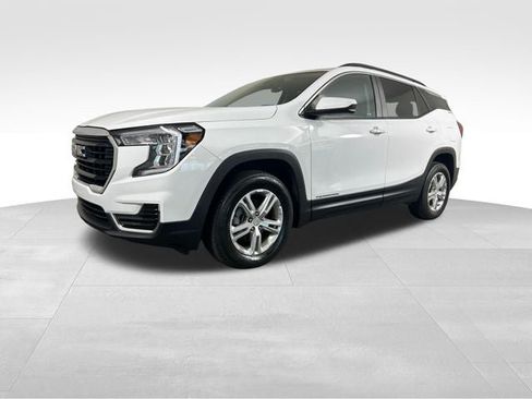 Used 2023 GMC Terrain SLE w/ Driver Convenience Package AWD/4WD image 2
