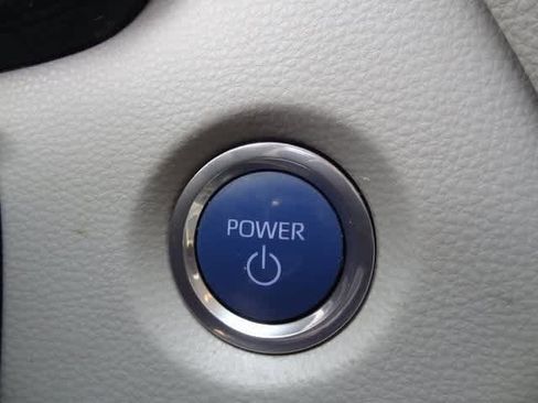 Used 2021 Toyota Corolla LE image 9