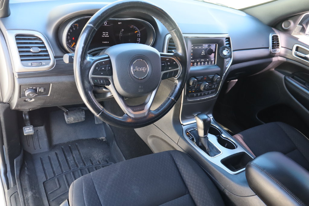 Used 2021 Jeep Grand Cherokee Laredo AWD/4WD image 11