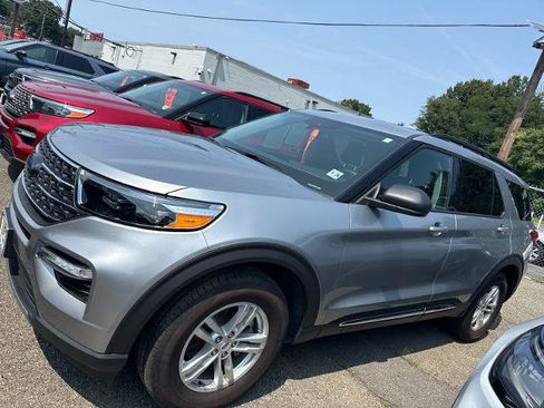 Certified 2023 Ford Explorer XLT w/ Equipment Group 202A AWD/4WD image 3