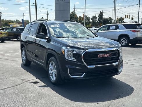 Used 2023 GMC Terrain SLE w/ Driver Convenience Package AWD/4WD image 2