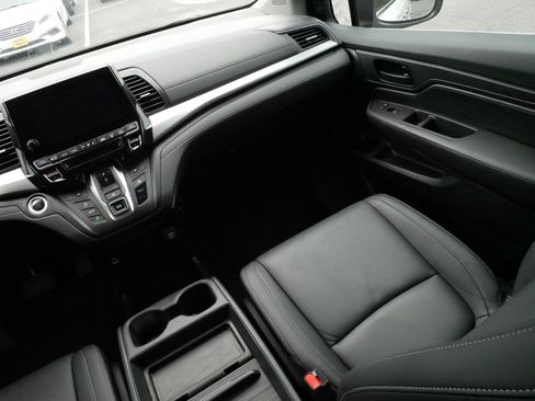 Used 2024 Honda Odyssey EX-L image 11