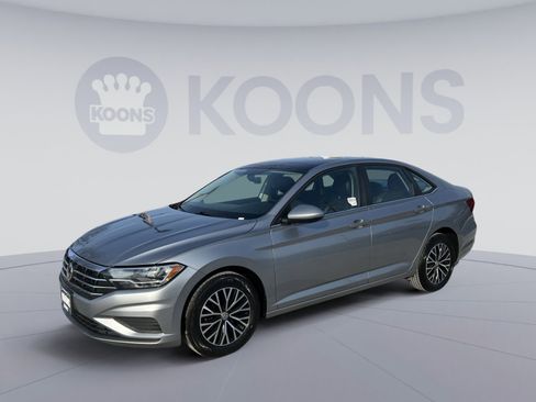 Used 2019 Volkswagen Jetta SE image 1