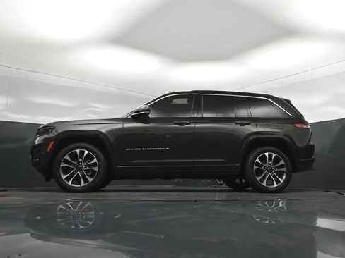 Used 2024 Jeep Grand Cherokee Overland w/ Luxury Tech Group IV AWD/4WD image 39
