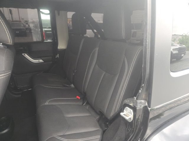 Used 2018 Jeep Wrangler Unlimited Sahara AWD/4WD image 18