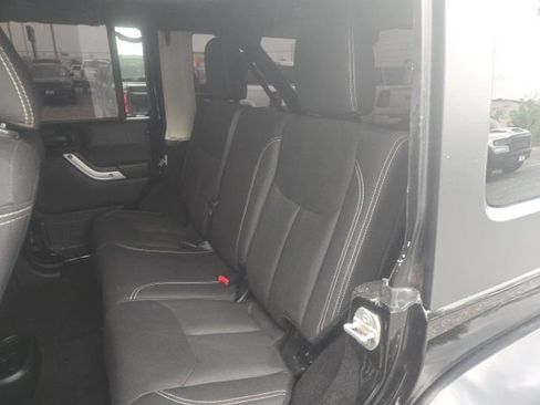 Used 2018 Jeep Wrangler Unlimited Sahara AWD/4WD image 18