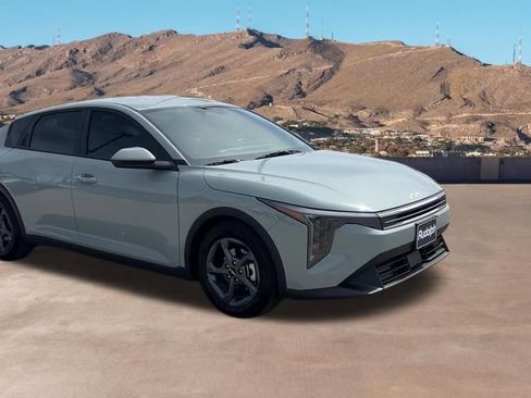 Used 2025 Kia K4 LXS image 13
