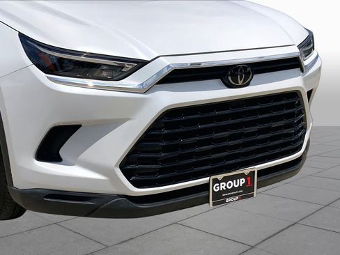 Used 2025 Toyota Grand Highlander AWD image 26