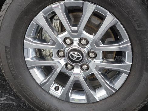 Used 2024 Toyota Tacoma Limited w/ Limited Package (LT) AWD/4WD image 11