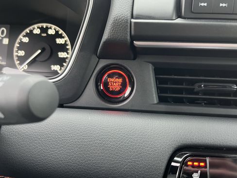 Used 2025 Honda Pilot Sport image 23