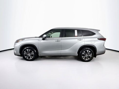 Used 2025 Toyota Highlander XLE AWD/4WD image 14