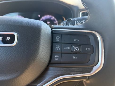 Used 2024 Jeep Wagoneer Series II w/ Flexible Seating Group image 22