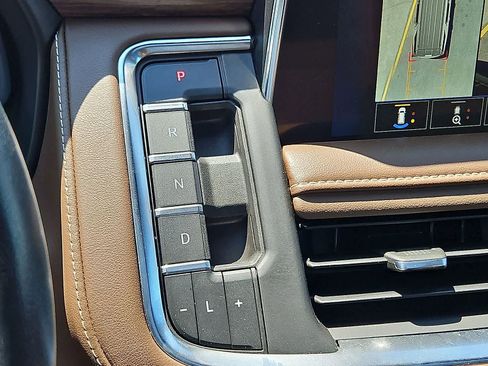 Used 2022 Chevrolet Tahoe High Country AWD/4WD image 22