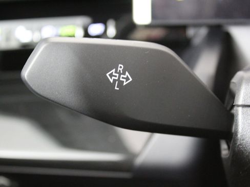 New 2026 BMW 530i xDrive w/ Premium Package image 27