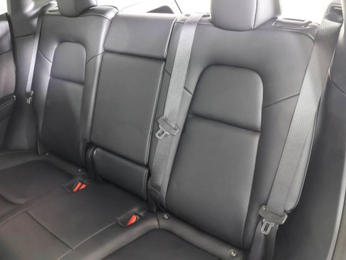 Used 2022 Tesla Model Y Long Range image 35