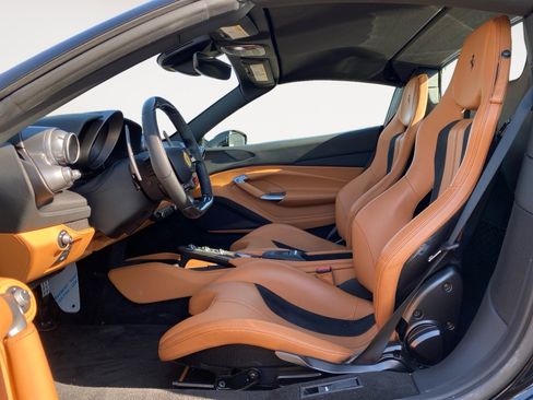 Used 2022 Ferrari F8 Tributo image 9