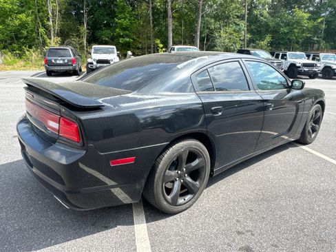 Used 2014 Dodge Charger SXT w/ Blacktop Package RWD image 5