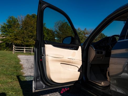 Used 2015 BMW X5 xDrive35d image 33