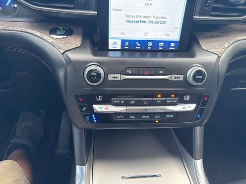 Used 2020 Ford Explorer Platinum w/ Premium Technology Package AWD/4WD image 39