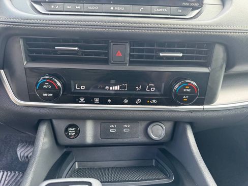Used 2024 Nissan Rogue SV FWD image 26