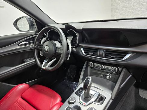 Used 2022 Alfa Romeo Stelvio Veloce image 60