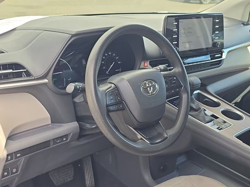 Certified 2024 Toyota Sienna LE FWD image 13