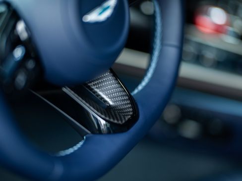 Used 2025 Aston Martin Vanquish RWD image 43