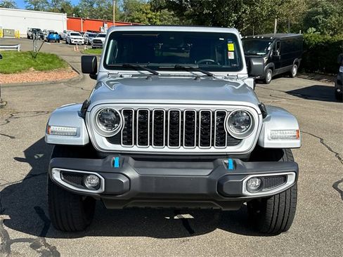 Used 2024 Jeep Wrangler Unlimited Sahara w/ Technology Group image 6