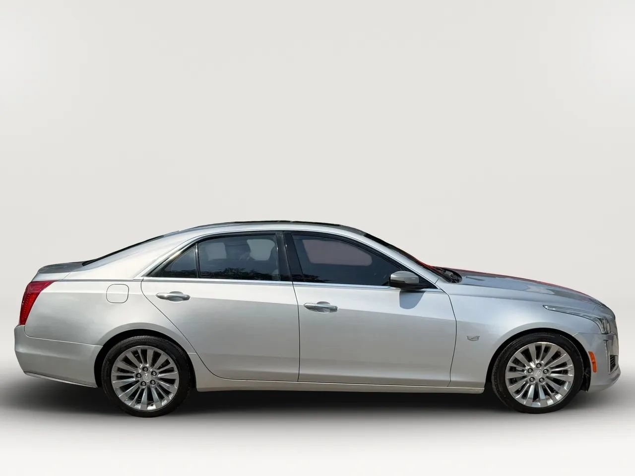 Used 2019 Cadillac CTS Luxury RWD image 2