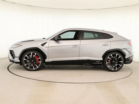Used 2024 Lamborghini Urus S image 2