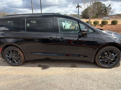 New 2026 Chrysler Pacifica Select w/ S Appearance Package FWD image 7