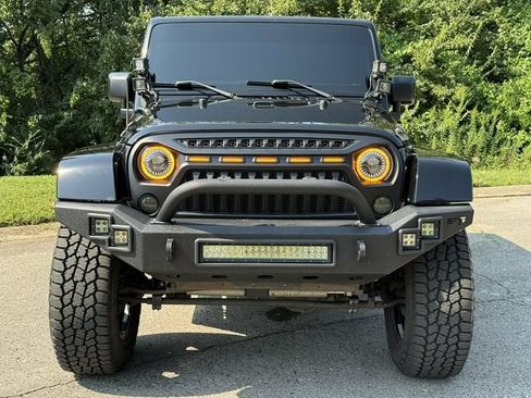 Used 2017 Jeep Wrangler Unlimited Sahara AWD/4WD image 9