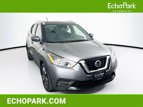 Used 2020 Nissan Kicks SV FWD image 1