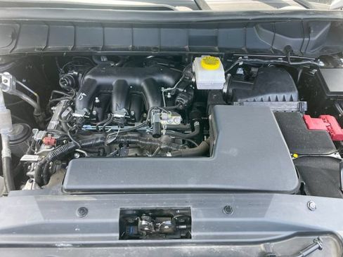 Used 2025 Nissan Pathfinder SL AWD/4WD image 29