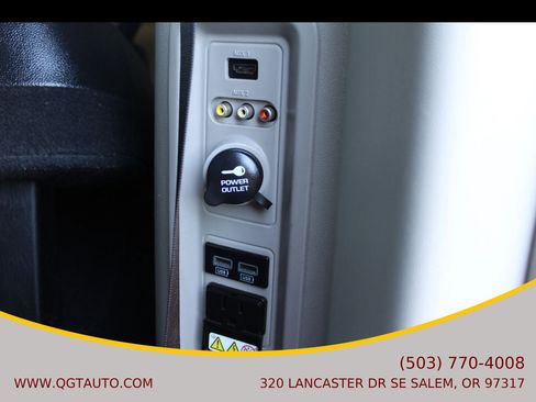 Used 2016 Chrysler Town & Country Touring w/ Driver Convenience Group FWD image 25
