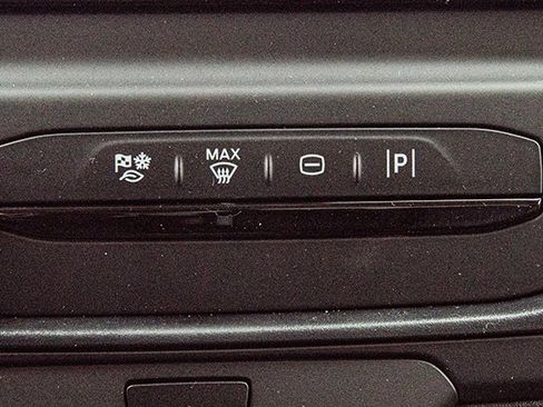 New 2026 Ford Transit 250 148 Medium Roof w/ Load Area Protection Package image 18