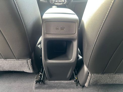 Used 2025 Chevrolet Trax LT image 24