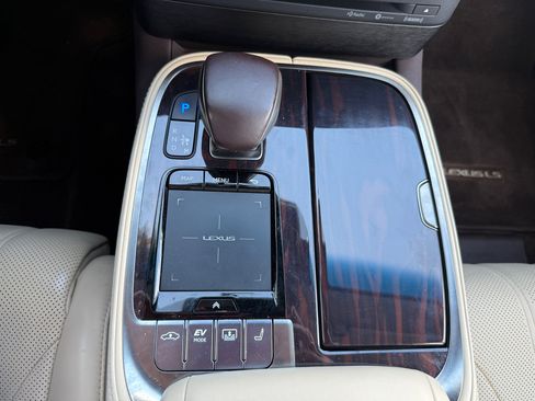 Used 2018 Lexus LS 500h AWD w/ Interior Upgrade Package image 39