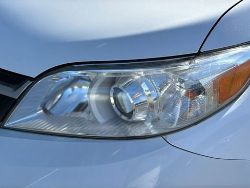Used 2019 Toyota Sienna LE w/ Carpet Mat Package FWD image 6