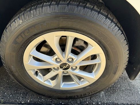 Used 2022 Kia Carnival LX image 39