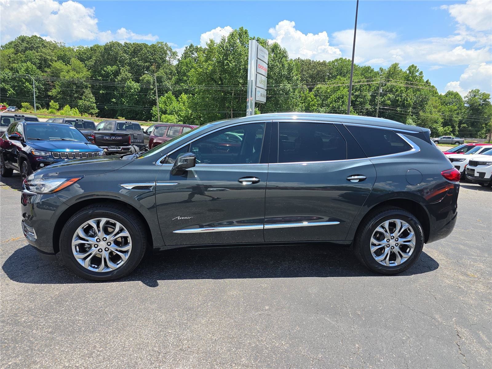 Used 2021 Buick Enclave Avenir w/ Avenir Technology Package FWD image 6