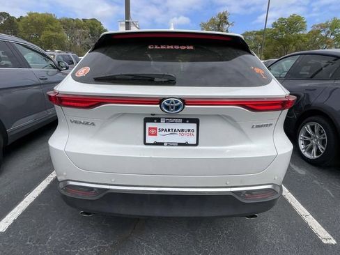Used 2024 Toyota Venza Limited image 8