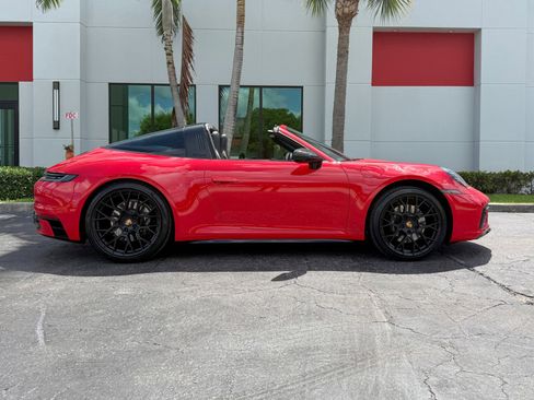Used 2022 Porsche 911 Targa 4S AWD/4WD image 3